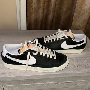 Nike blazer low